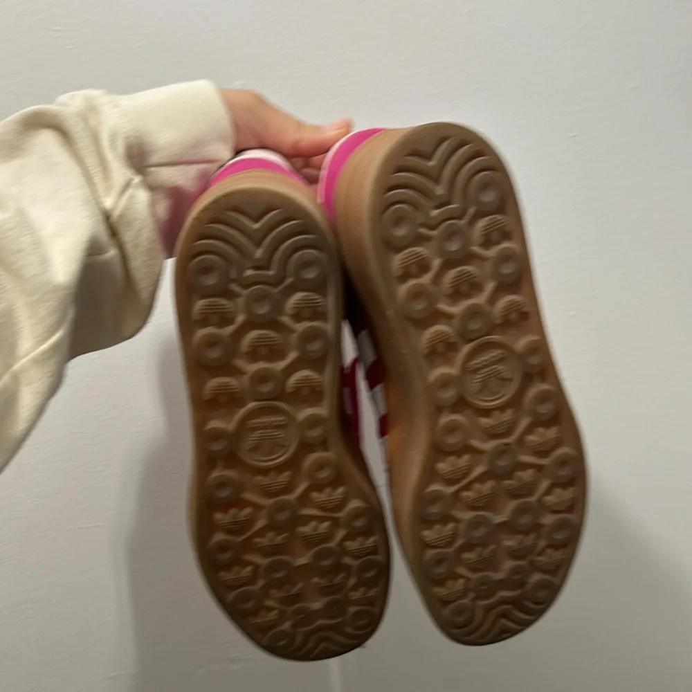 Shoes - Picture 4 of 8